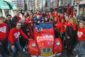 Amsterdam rood kleuren, dat kunnen wij niet zonder jou!