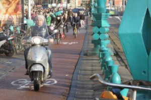 GroenLinks en PvdA: Scooteroverlast aanpakken