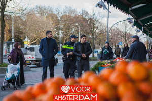 Fractievoorzitter PvdA Amsterdam Sofyan Mbarki ontvangt Klaas Dijkhoff in Nieuw-West